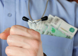 Главврач ростовской больницы зарабатывает в 1,5 раза больше главы региона