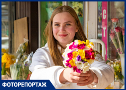 Цветы и пробки: в Ростове в преддверии 8 Марта царила предпраздничная суета