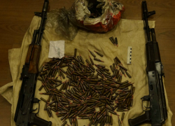 Арсенал боевого оружия и гранат изъяли у мужчины под Ростовом