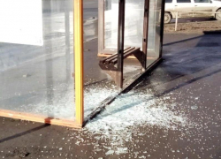 В Ростове на Западном вандалы разгромили очередную остановку