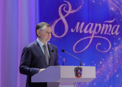 Юрий Слюсарь поздравил жительниц Дона с Международным женским днём