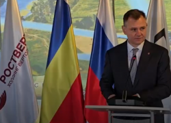 Глава Ростовской области подарил музею именную коллекцию часов своего отца