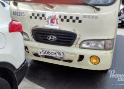 В центре Ростова произошла массовая авария с участием маршрутки