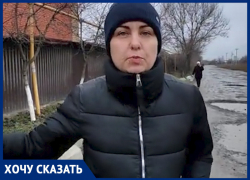 «Денег нет, но вы держитесь»: жители переулка Фермерский в Ростове больше пяти лет добиваются ремонта дороги