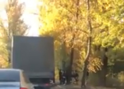 Откачивание пассажира переполненной маршрутки обеспокоенными ростовчанами попало на видео