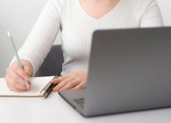 Юная невеста из Ростовской области выманила у россиян более 3,5 млн рублей