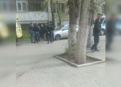 Вооруженного мужчину задержали возле кадетской школы в Ростове