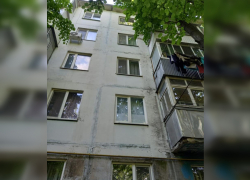 В Ростовской области 2-летняя девочка разбилась насмерть, выпав из окна квартиры