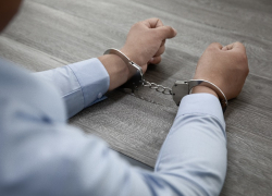 Силовики задержали полицейского при получении взятки от предпринимателя в Ростове