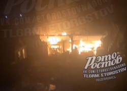 Автомобиль BMW сгорел ночью в Ростовской области