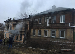 В Ростове загорелся двухэтажный жилой дом