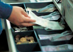 Испытание «доступными» деньгами не прошла судимая сотрудница продуктового магазина в Ростове