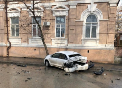 Водитель-новичок на иномарке попал в тройное ДТП в Ростове