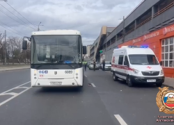 На Привокзальной площади Ростова автобус насмерть сбил человека