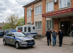 Мужчина в Ростовской области разрубил топором голову собутыльнику, и закопал тело прям во дворе
