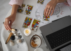 Ростовская «гадалка» развела бабушку на 250 тыс. рублей во Владимире