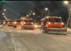 Водителей Ростовской области просят не оставлять машины на обочинах из-за уборки снега 