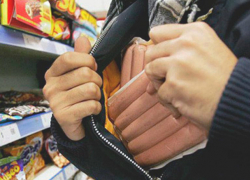 Оголодавший житель Ростовской области обокрал продуктовый магазин