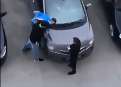 Жильцы многоэтажки снимали разборку на видео и не вызывали полицию в Ростове