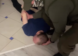 За участие в мошеннической ОПГ в Саратове задержан 19-летний ростовчанин