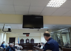 На суде по «аксайским рынкам» поздравляли Бабаева, а один из подсудимых очень захотел на СВО