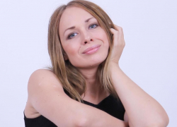 Ростовская красотка-депутат из КПРФ зарабатывает скромные 58 тысяч в месяц