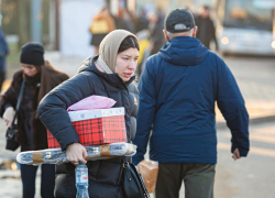 Жители Ростовской области стали лидерами на юге России по закупкам новогодних подарков