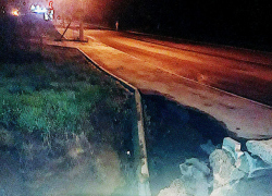 В Ворошиловском районе Ростова размыло асфальт на дороге