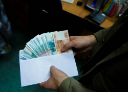 Заядлому взяточнику из МЧС вынесли суровый приговор в Ростовской области