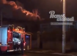 В Ростове во время крупного пожара заживо сгорел мужчина  