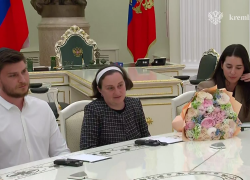 Путин встретился с освобожденным из плена ХАМАС внуком ростовчанки Ирины Татти и его семьей
