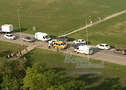 В Ростове на Вавилова иномарка сбила женщину с внучкой