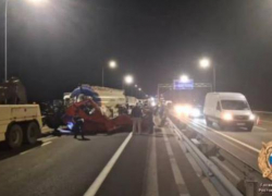 Водитель бензовоза насмерть сбил водителя КамАЗа в Ростовской области