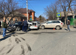 После серьезной аварии под Ростовом госпитализировали девочку