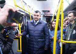 Власти Ростова пообещали увеличить число автобусов на Суворовский и убрать «автохлам»