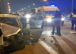 Четыре авто разбились вдребезги близ памятника Тачанке в Ростове-на-Дону