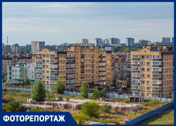 Бомжи в недостроях, отсутствие школ и всеми забытая дорога: как живет в Ростове молодой микрорайон Вертолетное поле