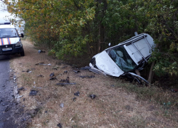 В лобовом ДТП под Ростовом серьезно пострадал мужчина