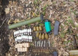 Опасный тайник с целым арсеналом оружия и боеприпасов организовал мужчина в ростовской роще