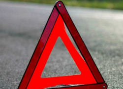 Молодой водитель пострадал в аварии с двумя фурами