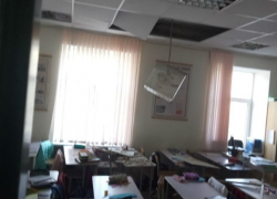 «Потолок обрушился на головы наших детей», - ростовчане в ужасе от качества ремонта в школе