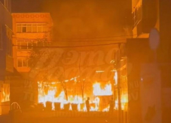 Возле рынка в Каменске-Шахтинском произошел крупный пожар