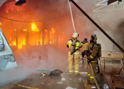 В Ростове на рынке «Классик» загорелся магазин с пиротехникой