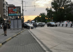 Тройное ДТП в Ростове заблокировало движение по проспекту Стачки