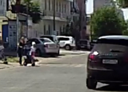 Несущийся на красный лихач на «Порше»  попал на видео в Ростове