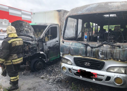 На автостоянке в Ростове сгорели два автобуса 