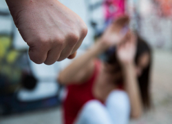 Житель Ростовской области избил девушку-таксиста и угнал ее автомобиль