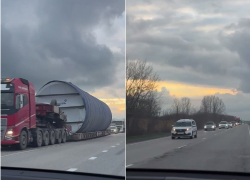 В Багаевском районе собралась пробка в 2 км из-за перевозки сверхгабаритных грузов