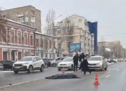В центре Ростова автомобиль насмерть сбил пешехода