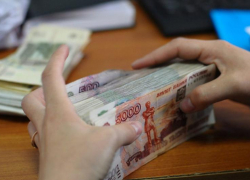 В Ростове мужчина год жил с женщиной, а потом украл у нее 1,2 млн рублей и исчез